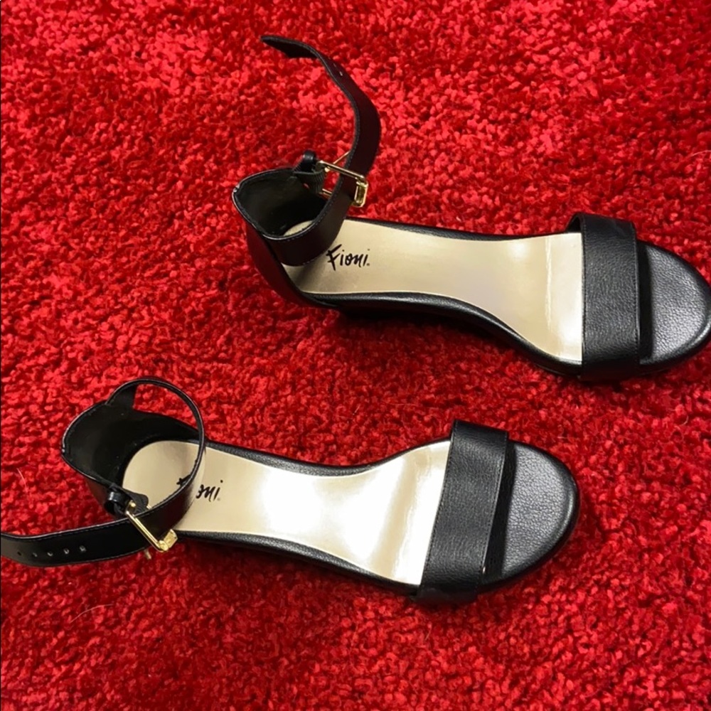 Fioni black wedge heels